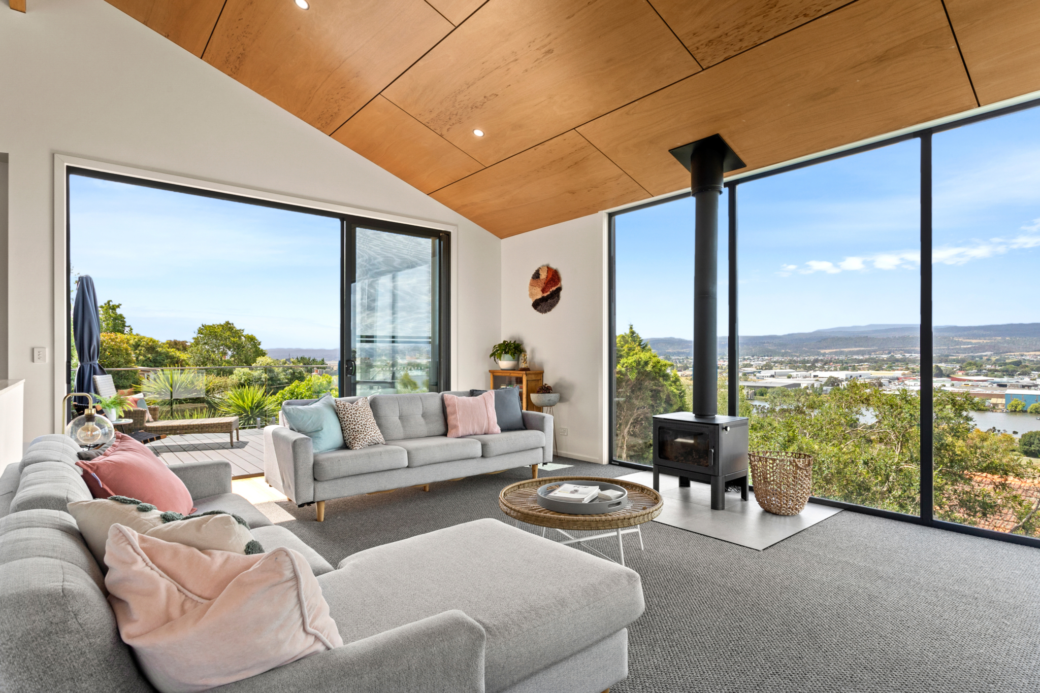 46 Forest Road Trevallyn 21 of 56