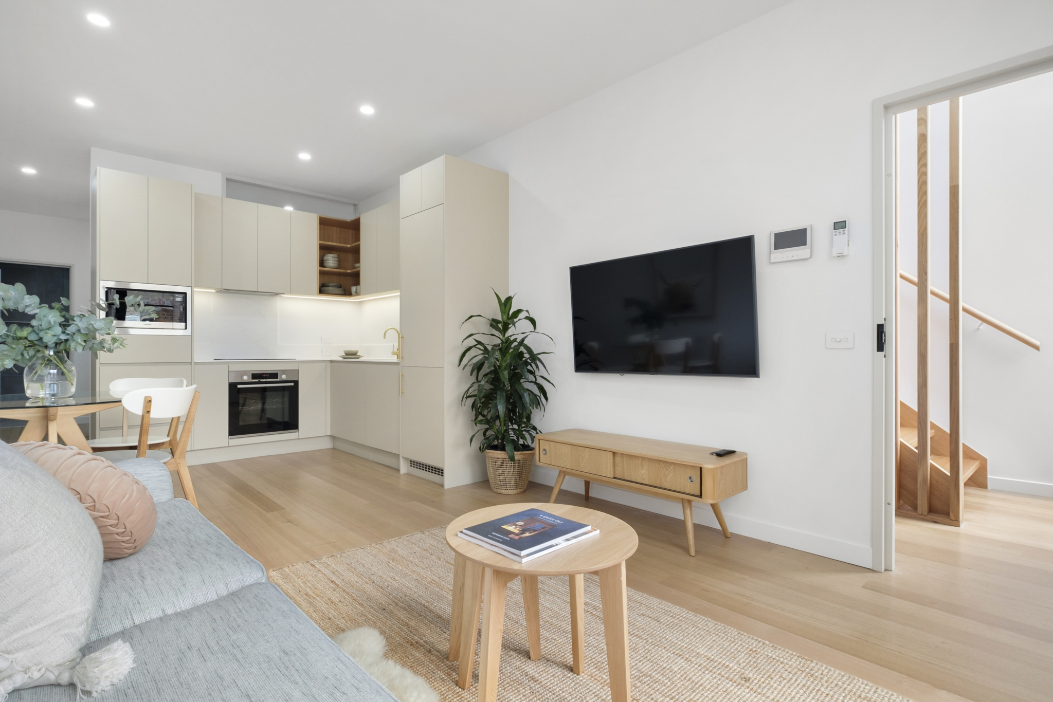 010 Open2view ID626024 1 177 Liverpool Street